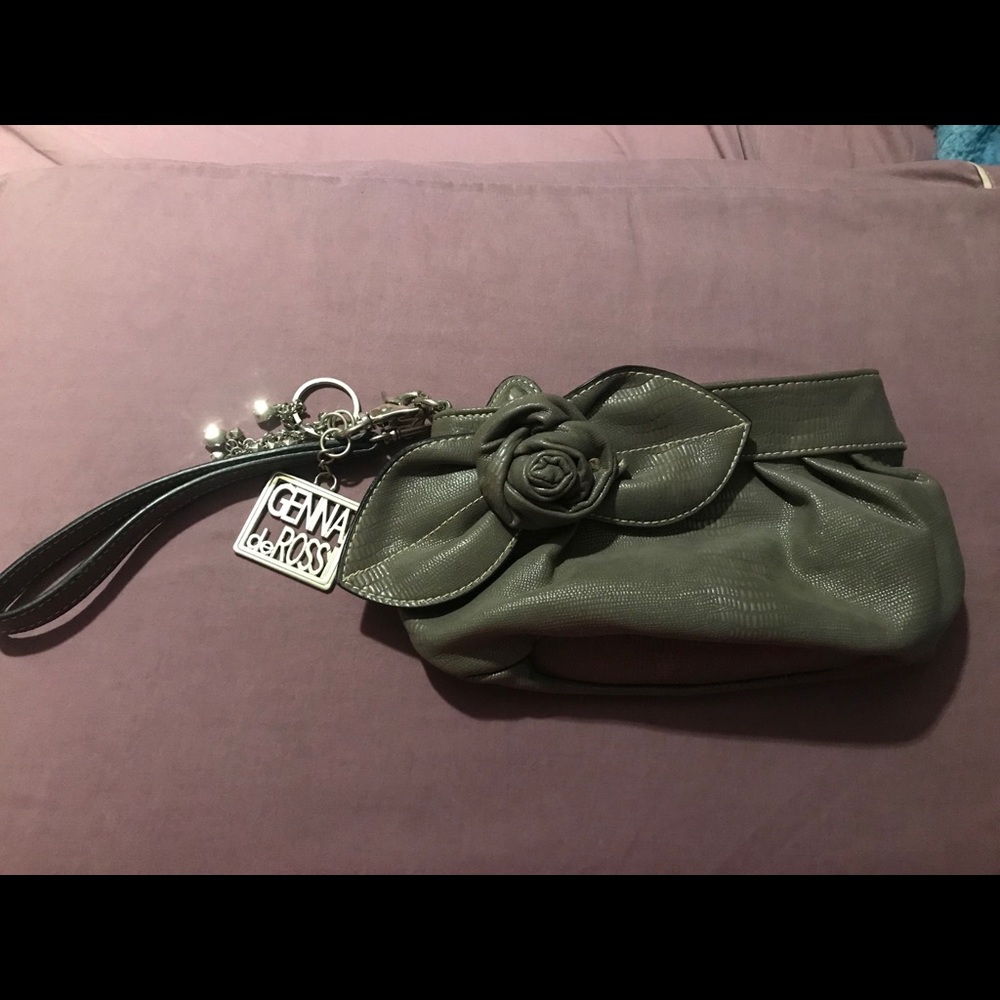 Flower wristlet